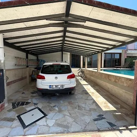 With Pool Close To Alacati Villa Reisdere