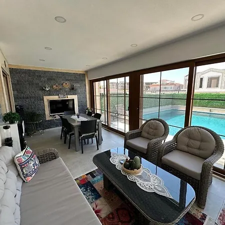 Villa With Pool Close To Alacati